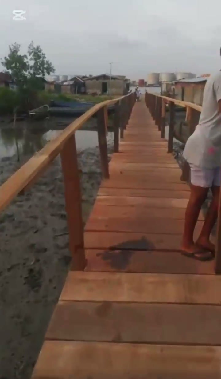 The new wooden bridge with handrails in Aloro Community